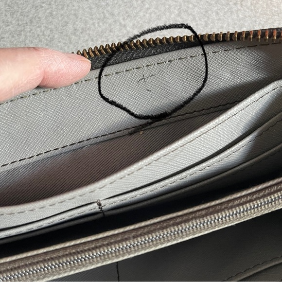 Vintage Fossil Black Leather Zip Around Wallet - Picture 13 of 13